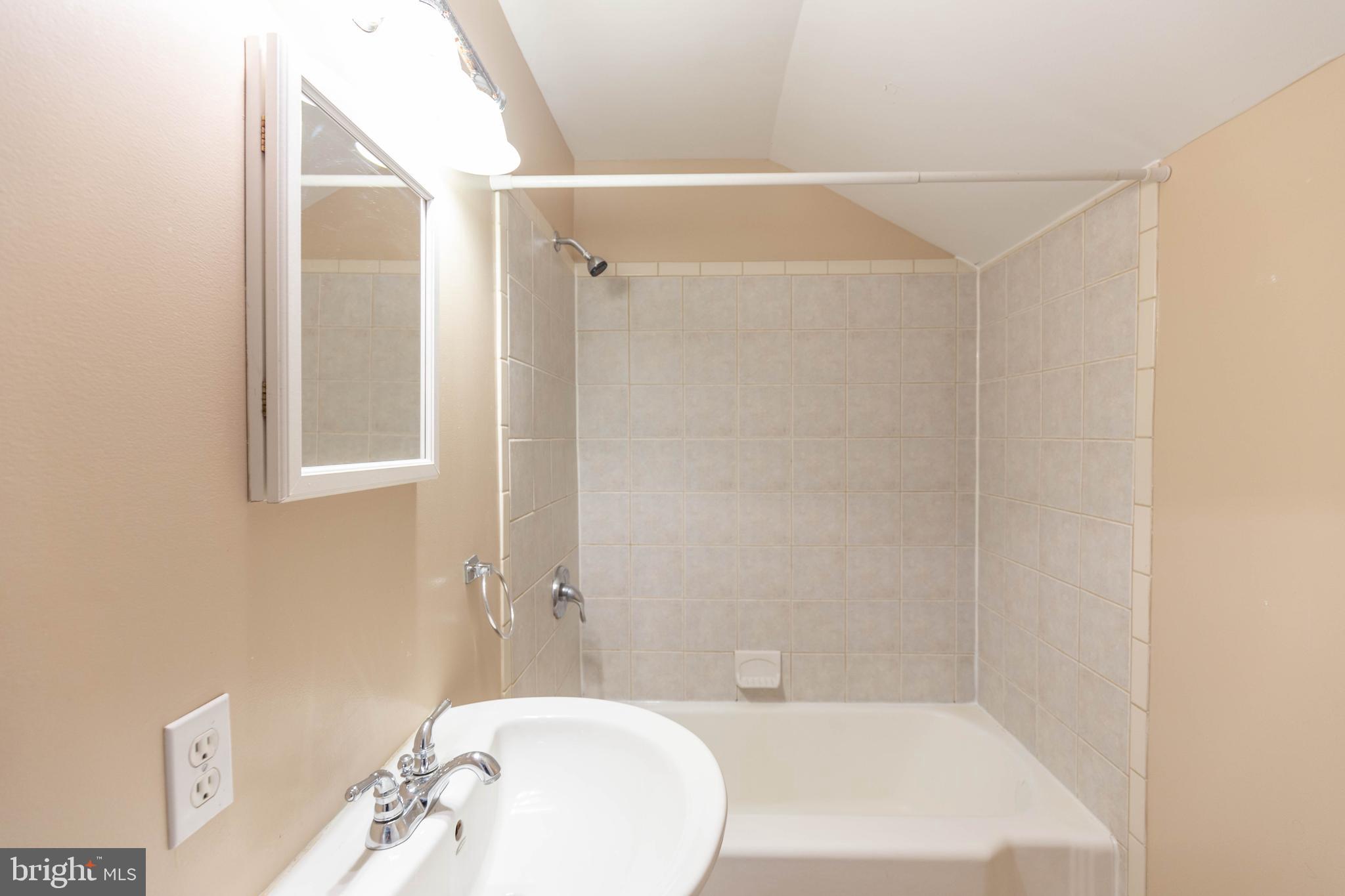 GLENCARLYN - Residential Lease