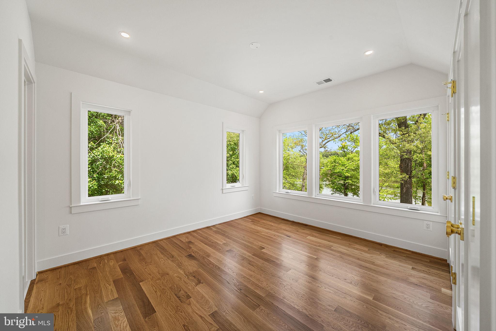WOODLAND PARK - Residential