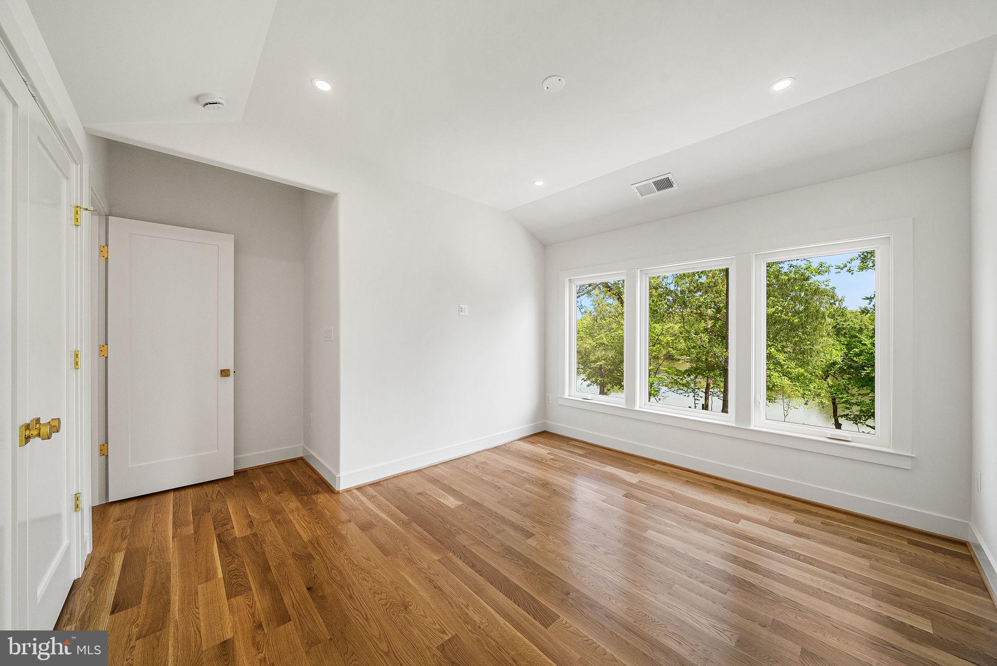 WOODLAND PARK - Residential