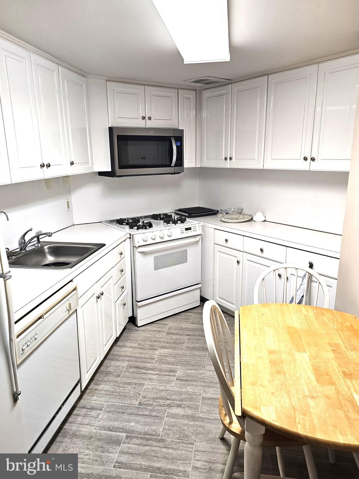 309 FLORENCE AVENUE 401-N