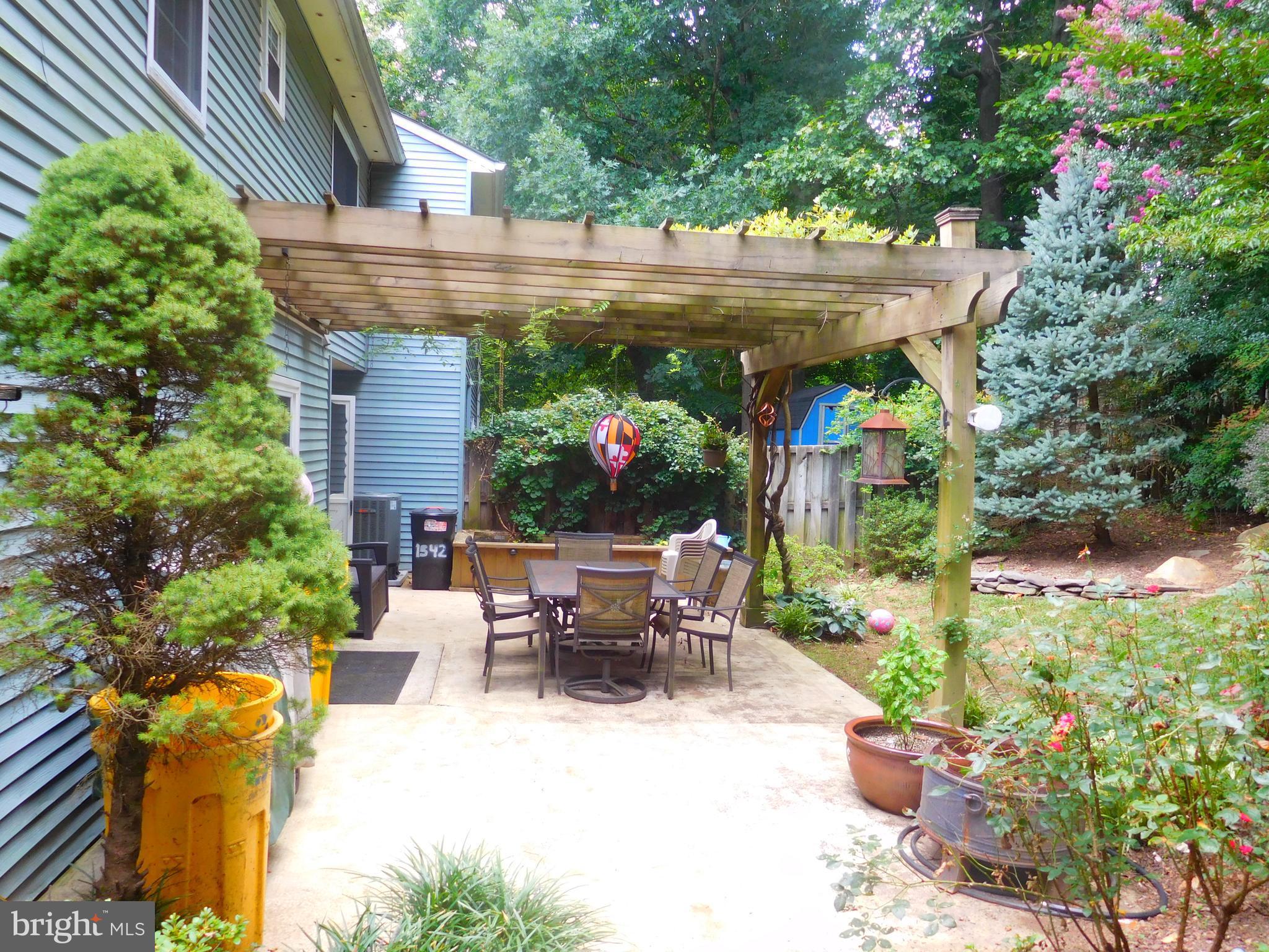 WHISPERING WOODS - Residential