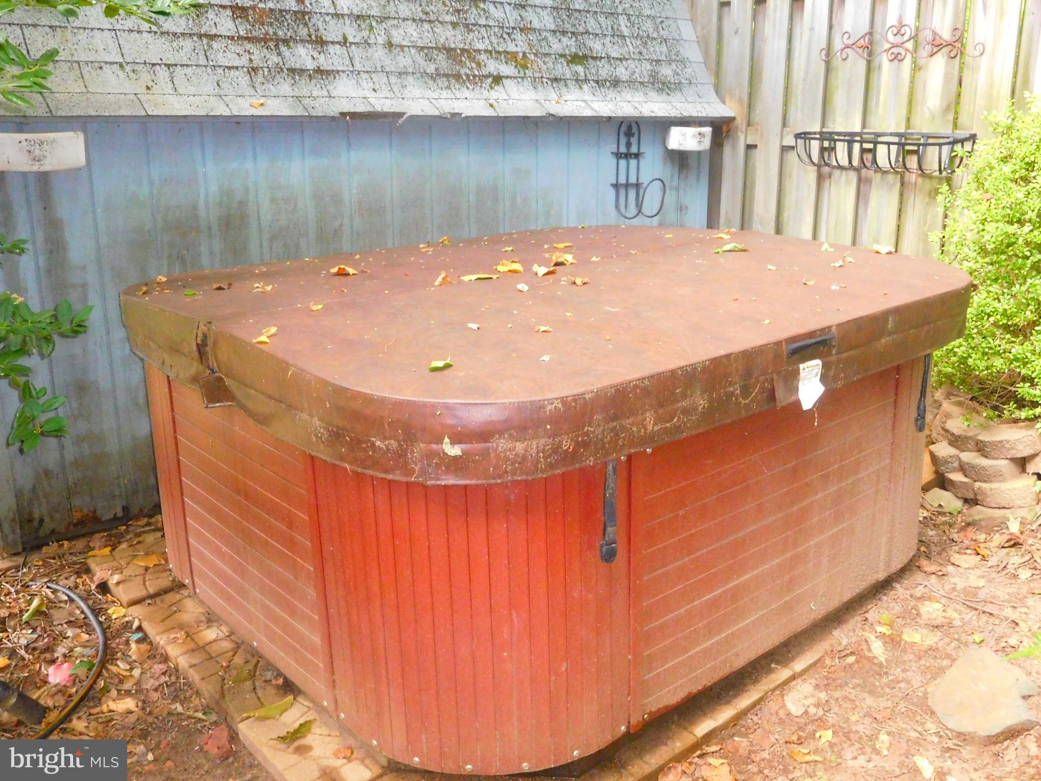 WHISPERING WOODS - Residential