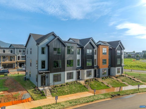 Townhouse For Sale - 18B Wardell Crest<br/> CHARLOTTESVILLE, VA 22902