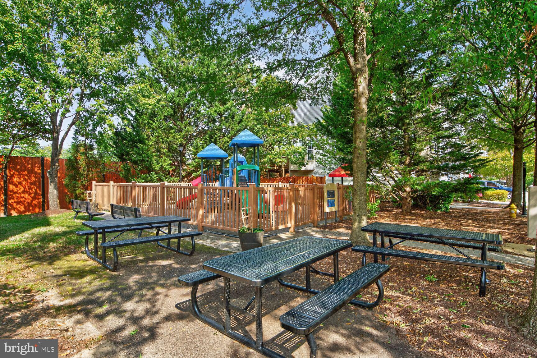 TOWNES AT CAMERON PARKE - Residential