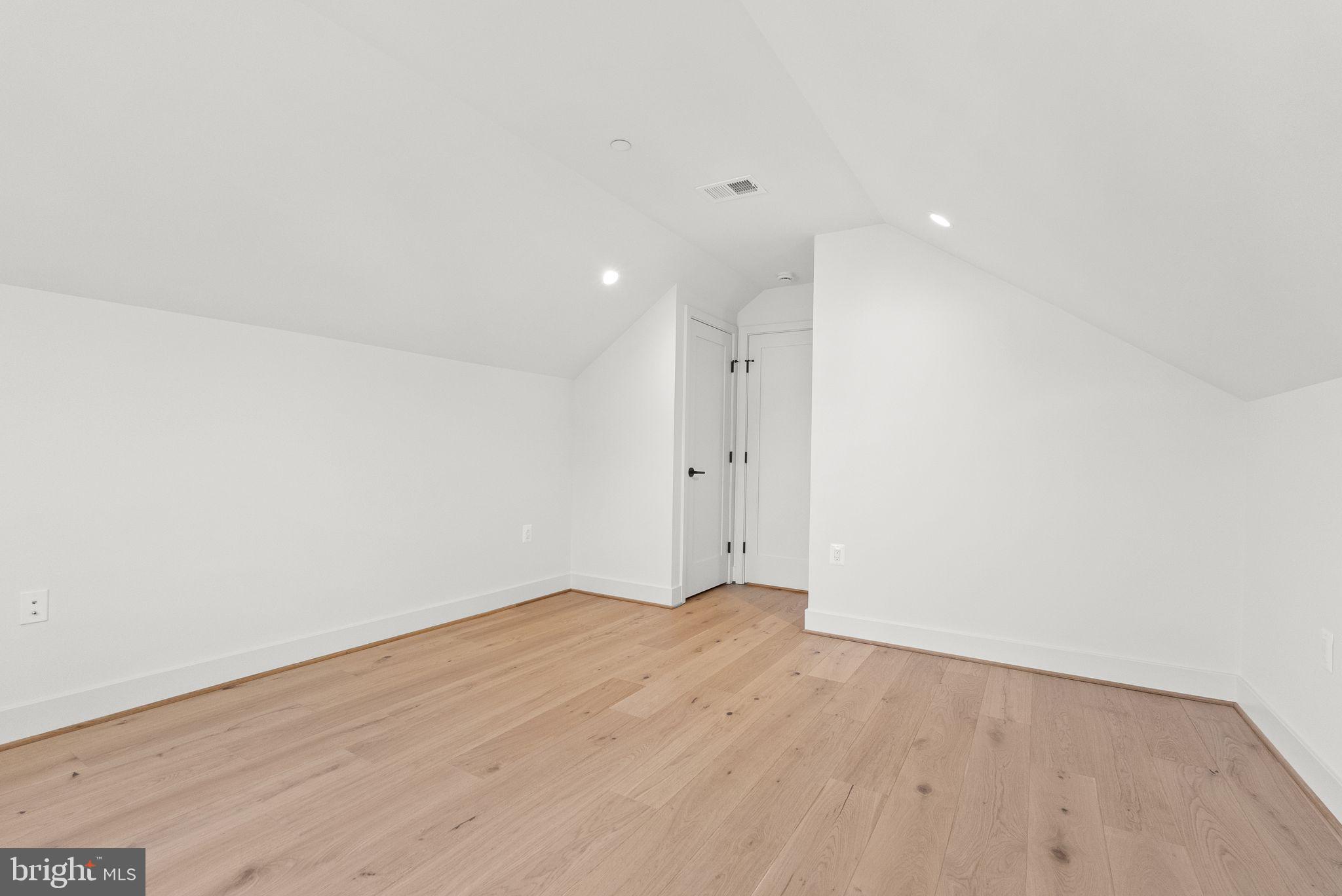 WHEATLEY HILLS - Residential