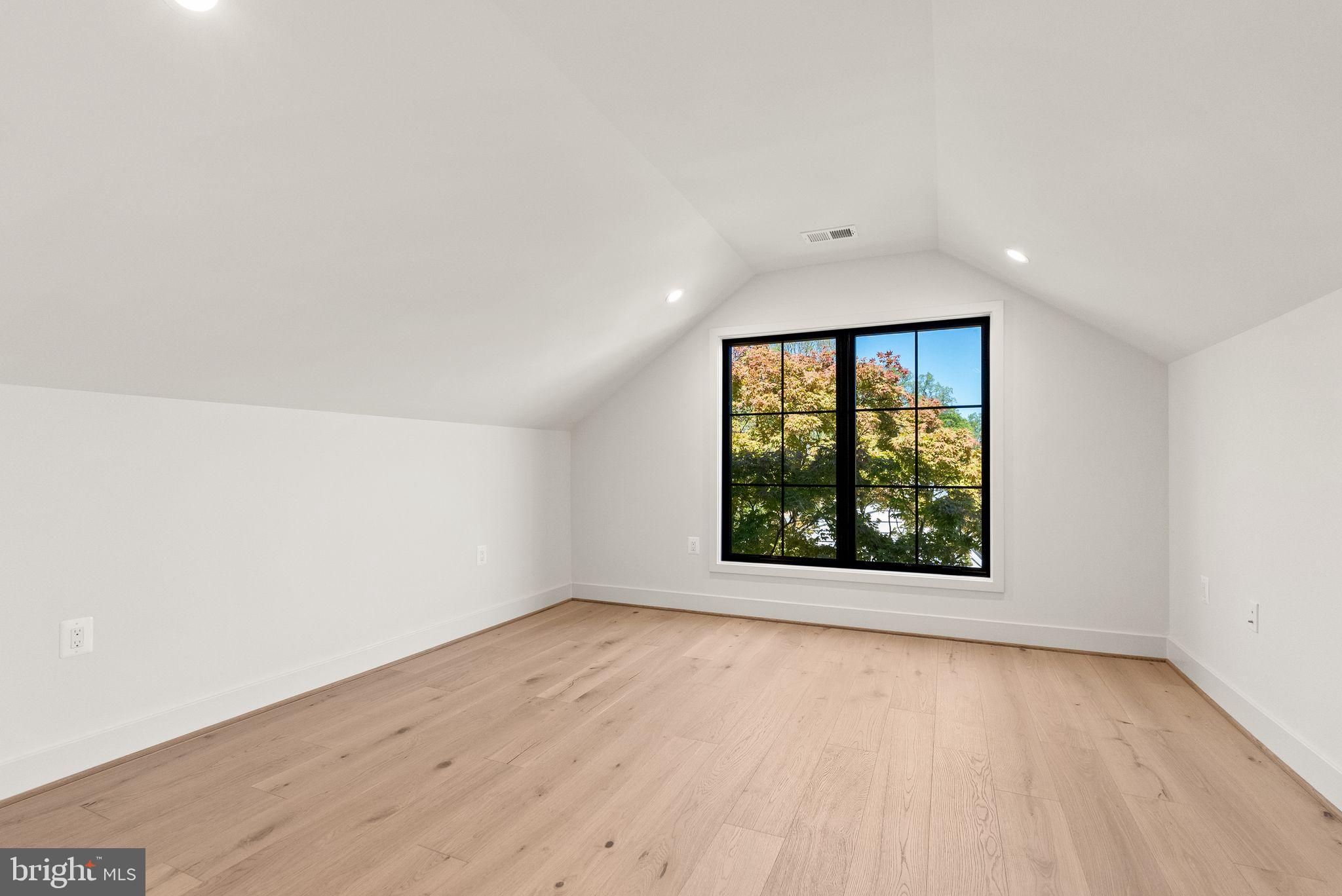 WHEATLEY HILLS - Residential