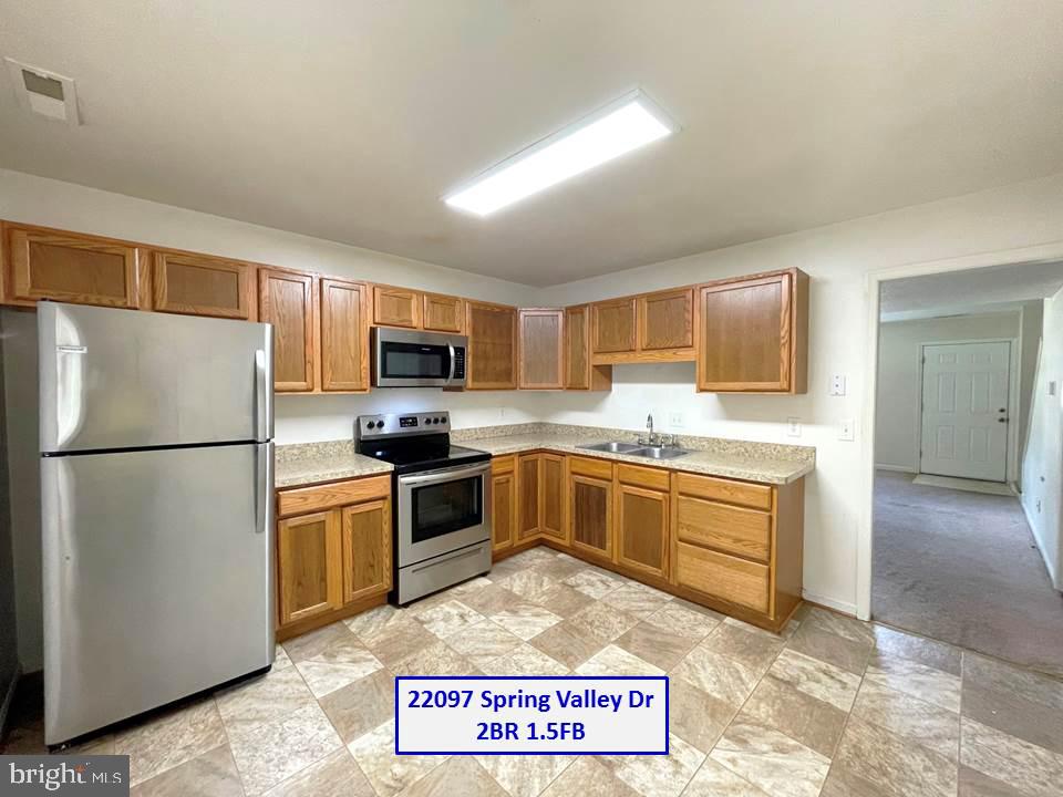 DAKOTA MANOR - Commercial Sale