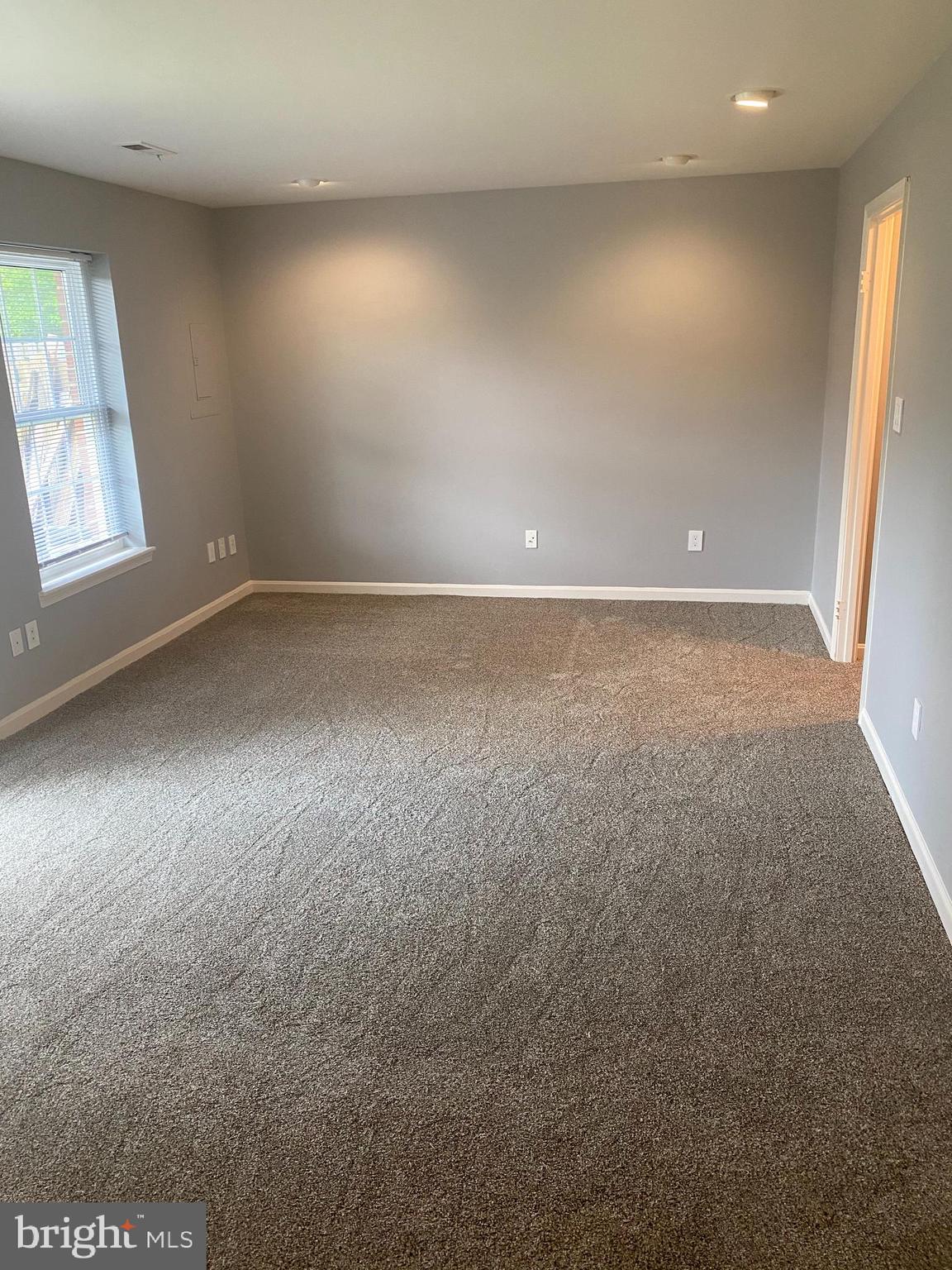 MIRROR RIDGE - Residential