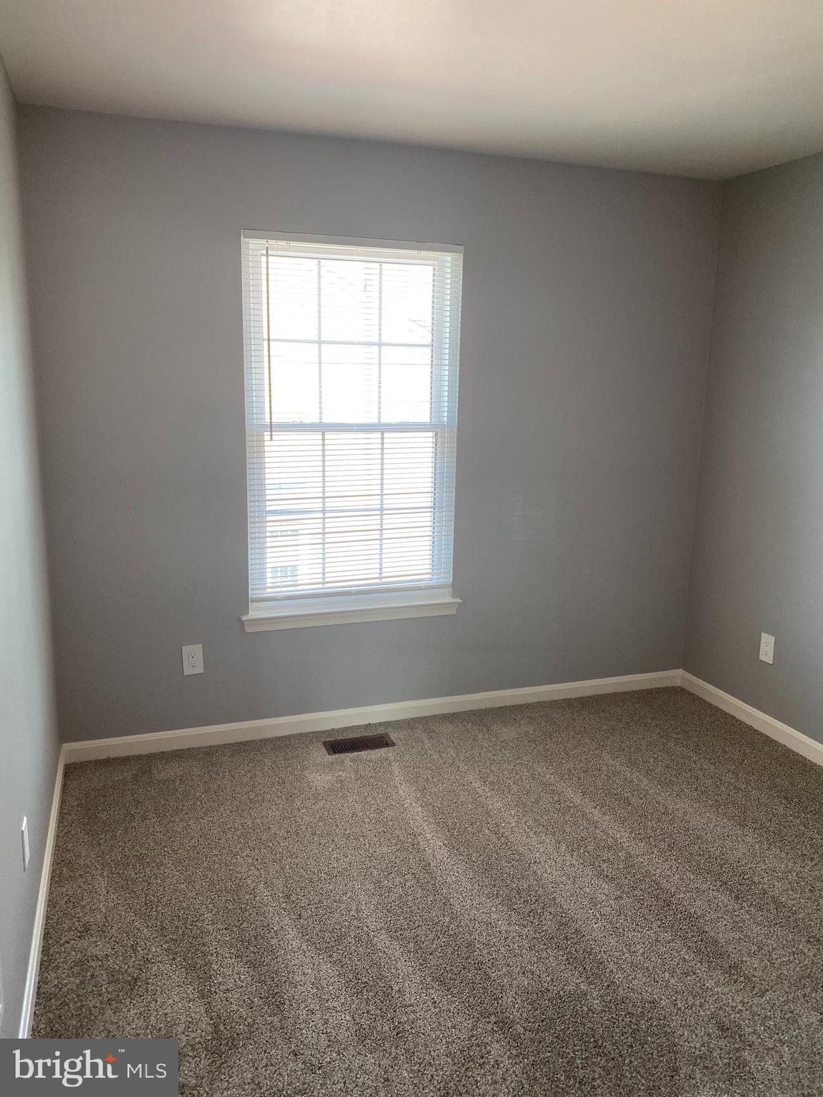 MIRROR RIDGE - Residential