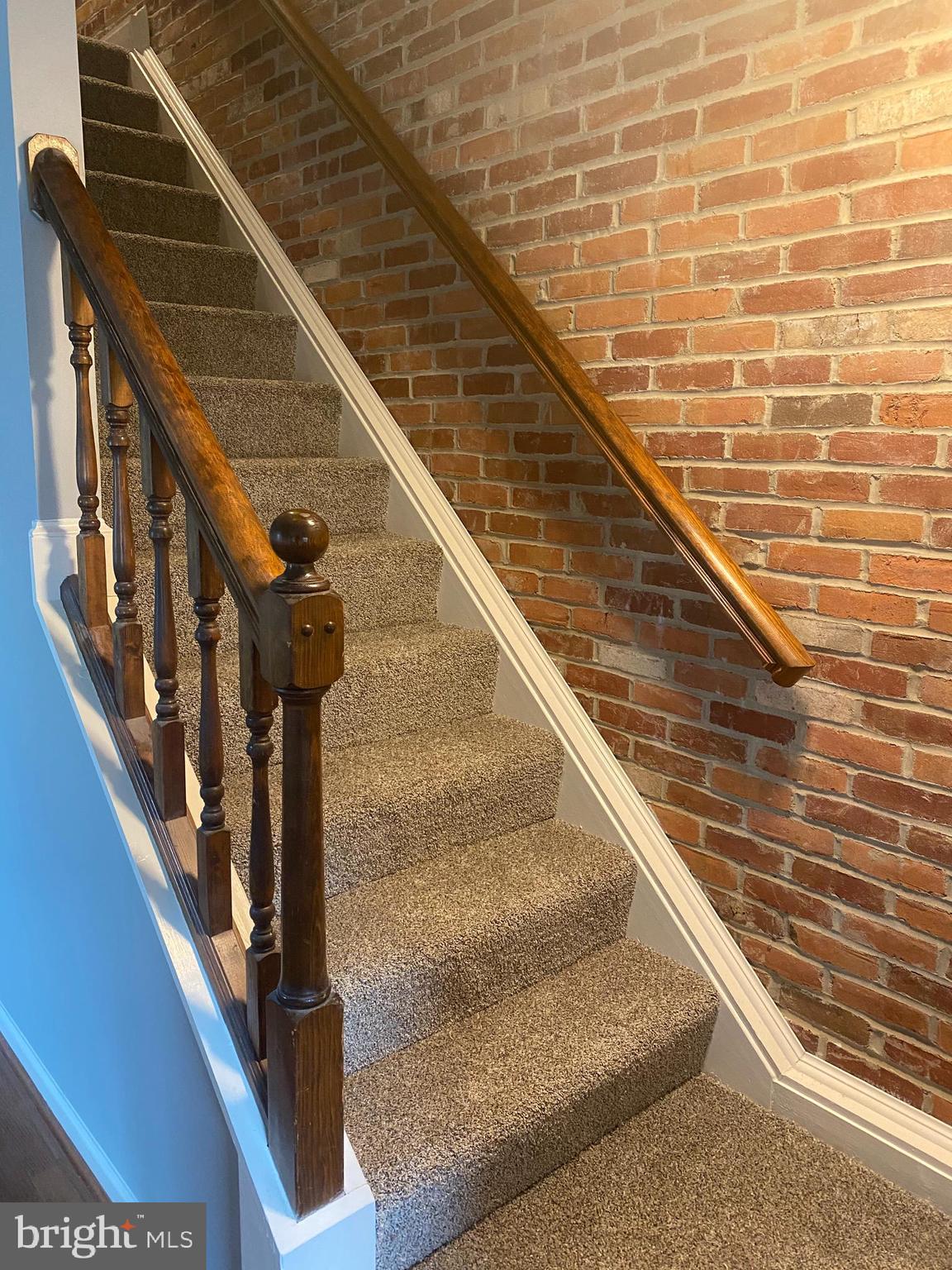 MIRROR RIDGE - Residential