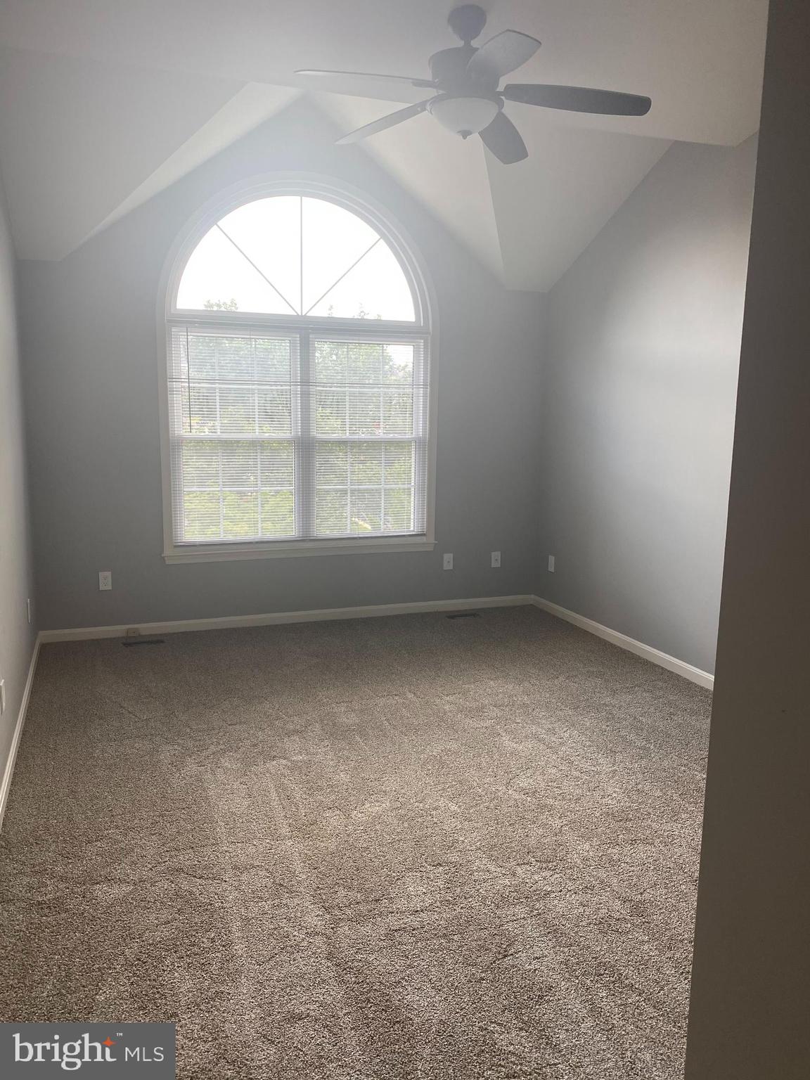 MIRROR RIDGE - Residential