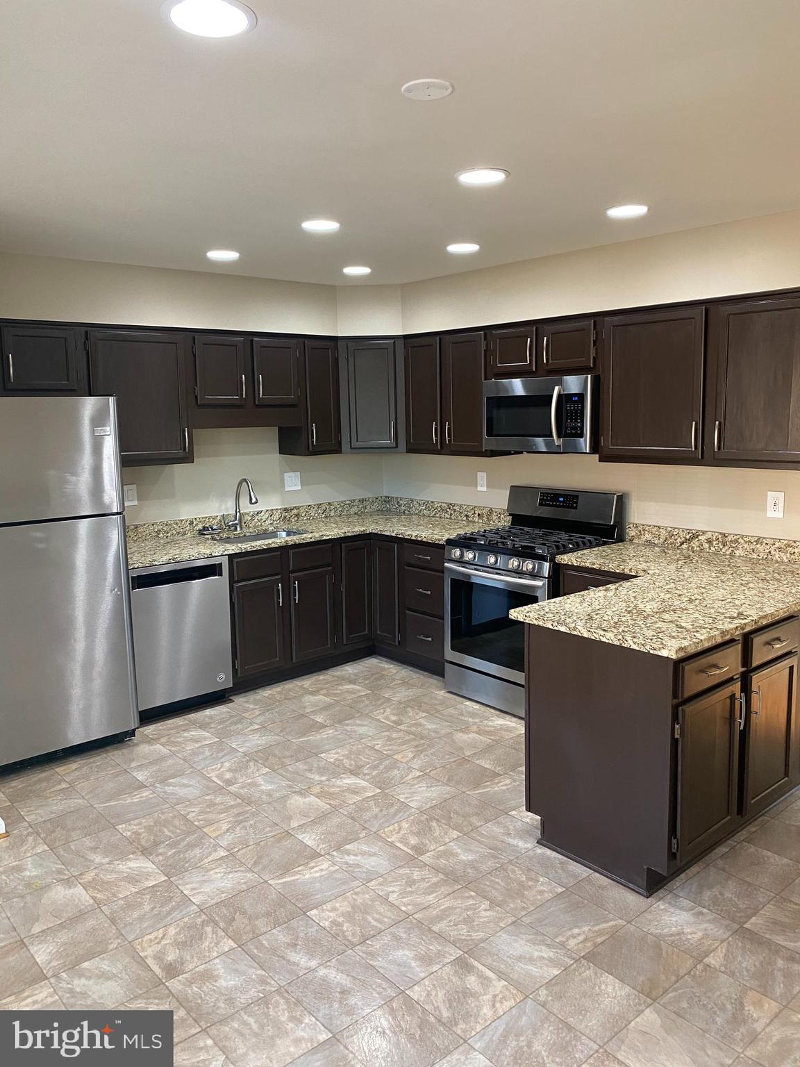 MIRROR RIDGE - Residential