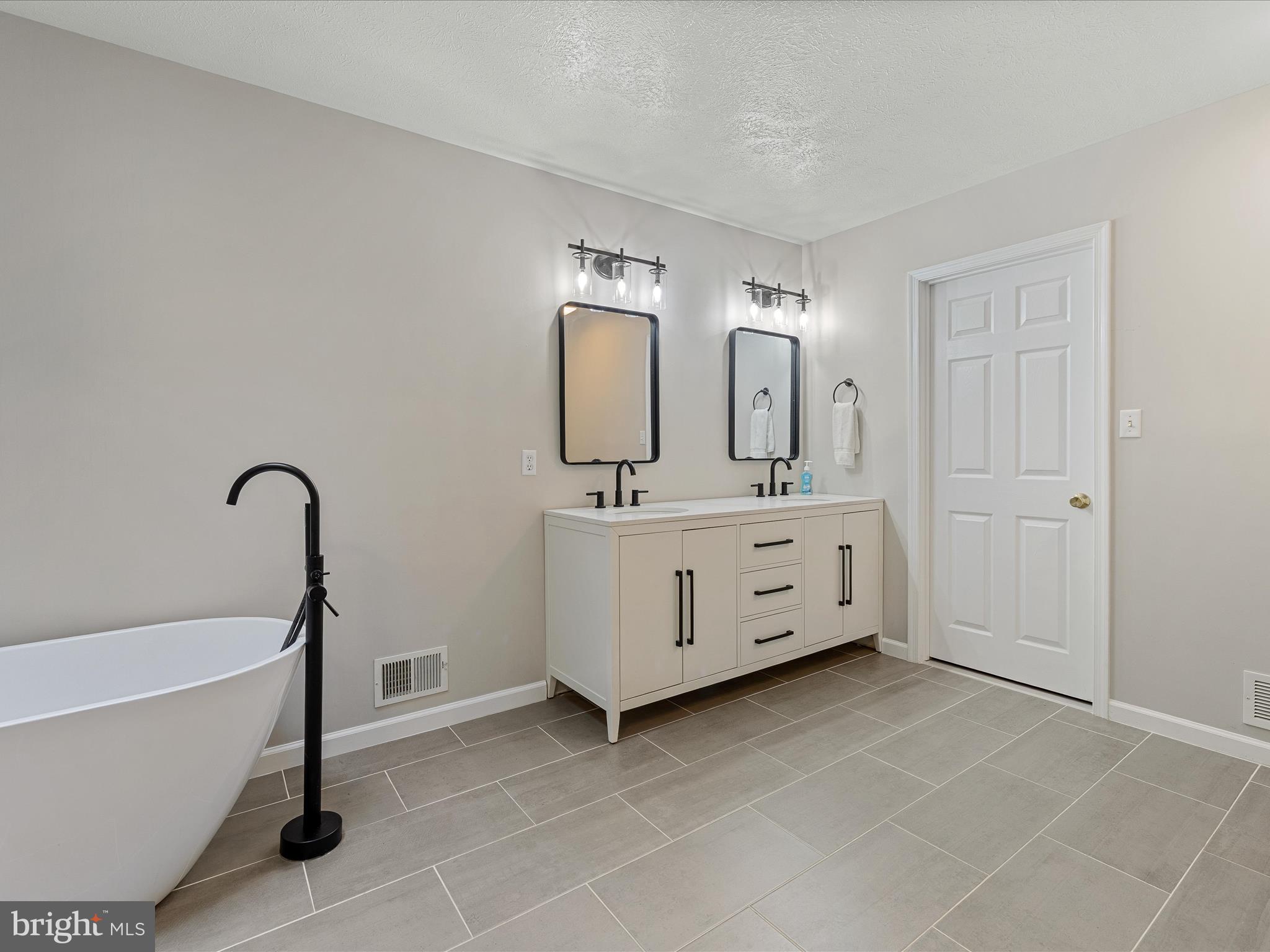 PIONEER HEIGHTS - Residential