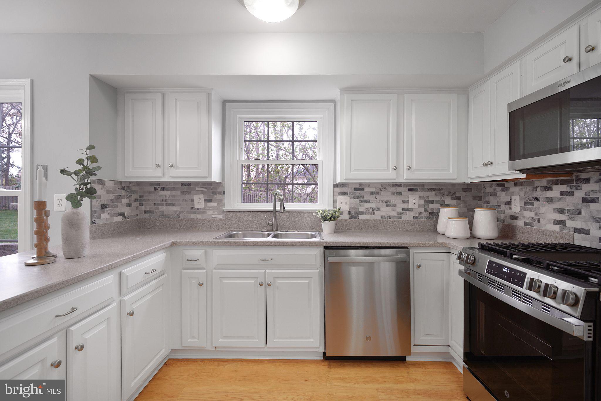 HUNTING HILLS WOODS - Residential