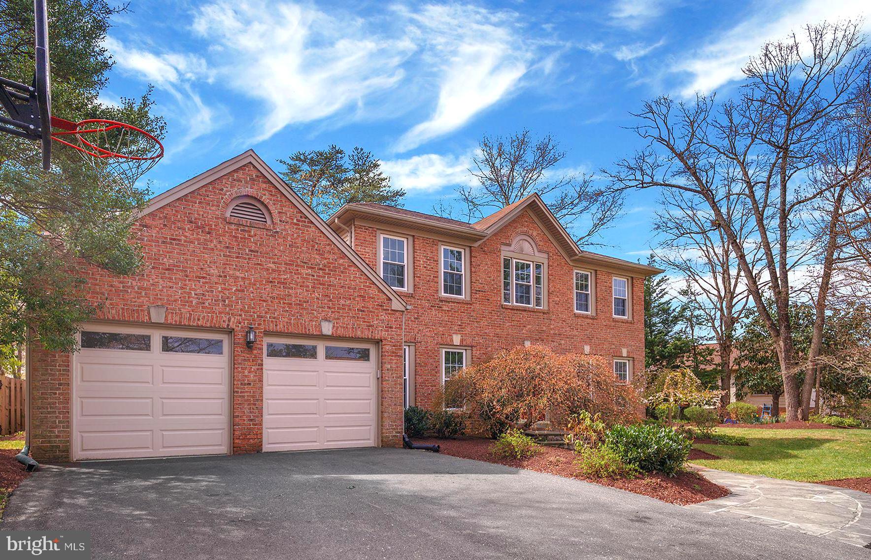 HUNTING HILLS WOODS - Residential