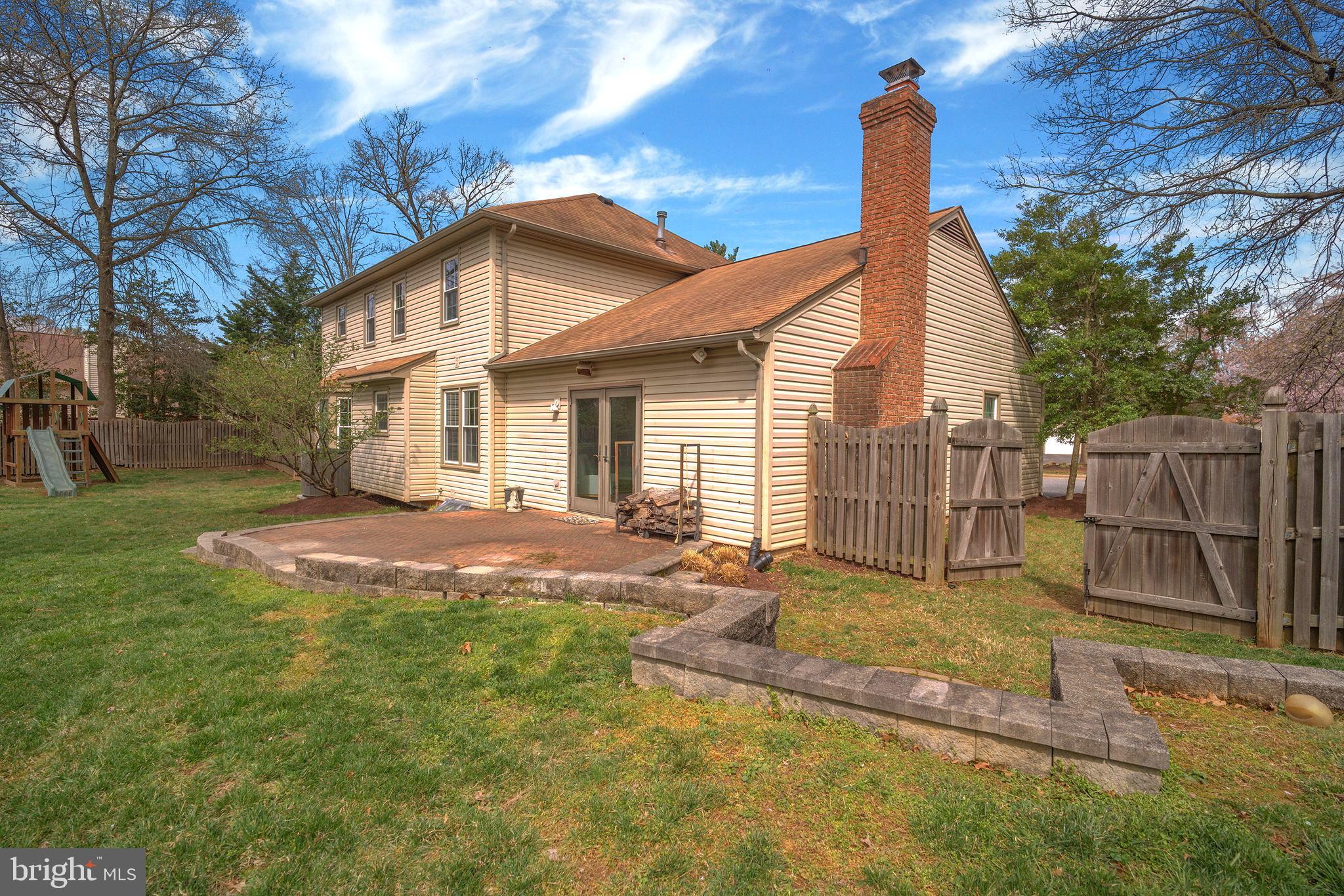 HUNTING HILLS WOODS - Residential