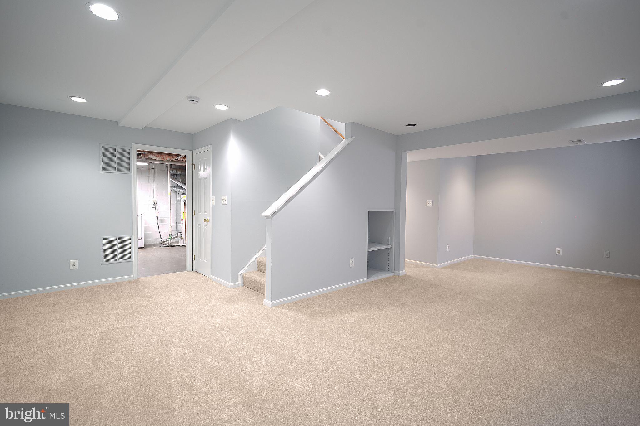 HUNTING HILLS WOODS - Residential