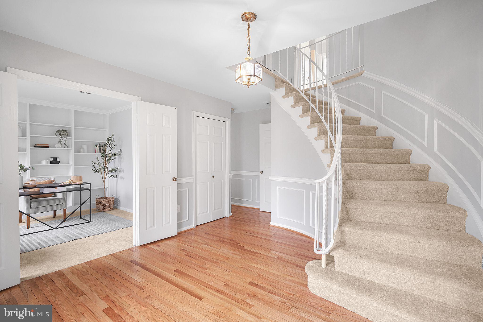 HUNTING HILLS WOODS - Residential