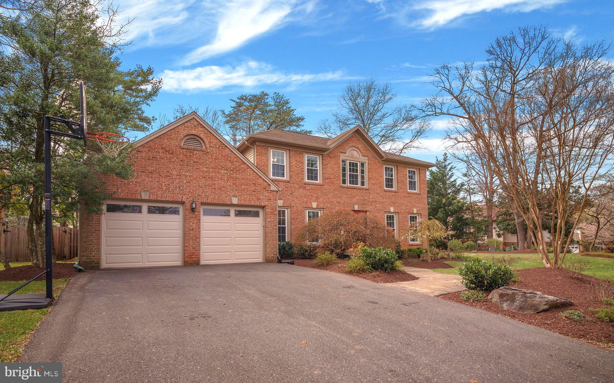 HUNTING HILLS WOODS - Residential