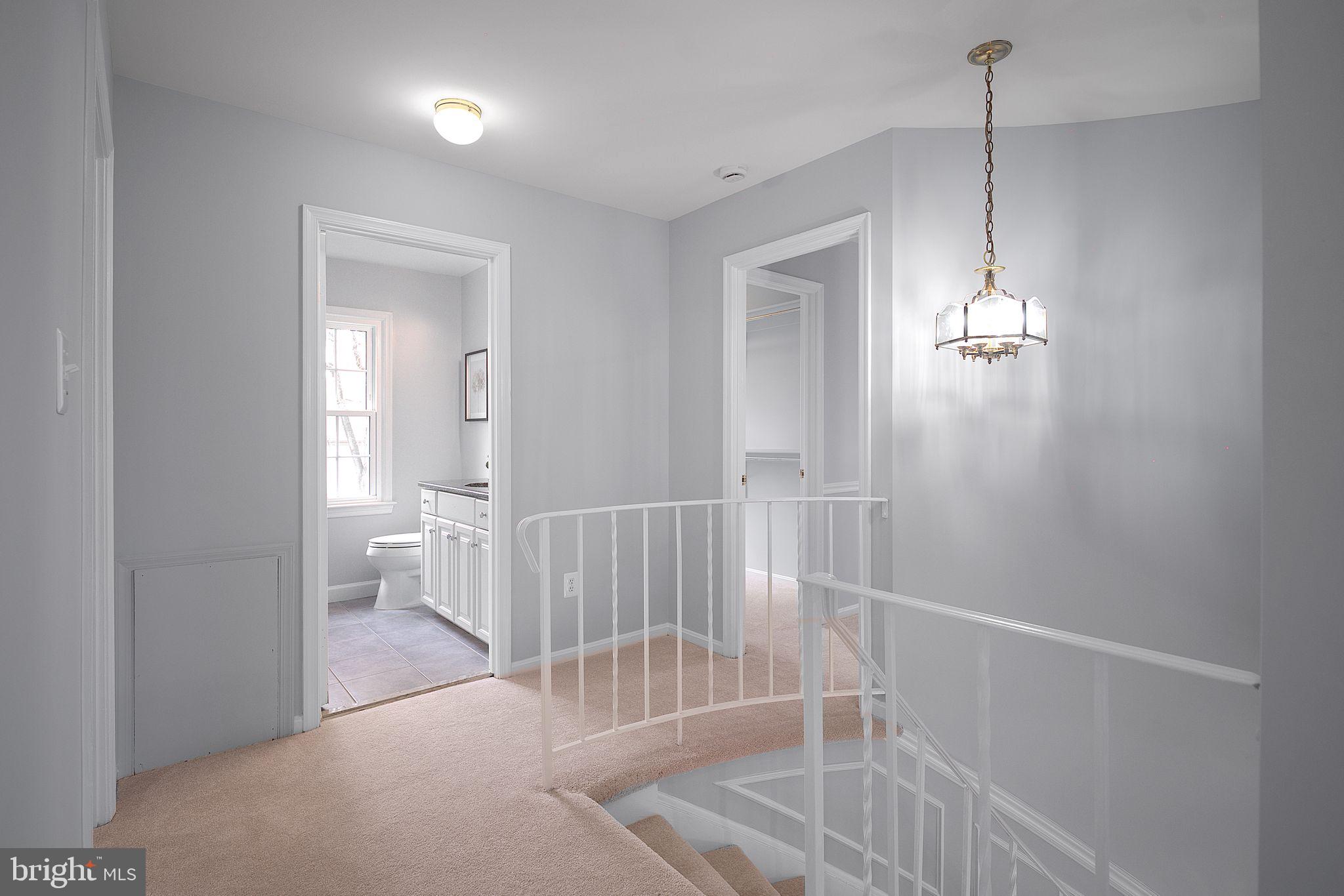 HUNTING HILLS WOODS - Residential