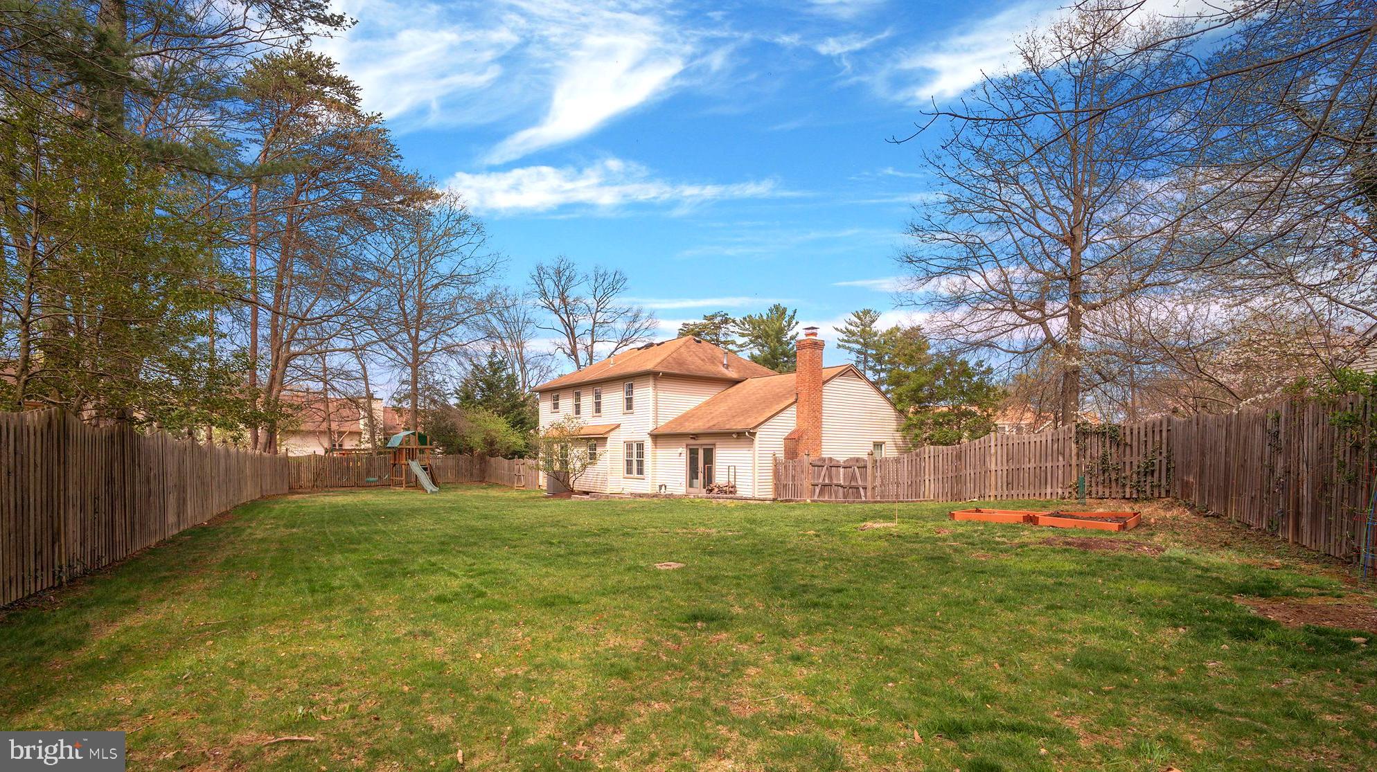 HUNTING HILLS WOODS - Residential