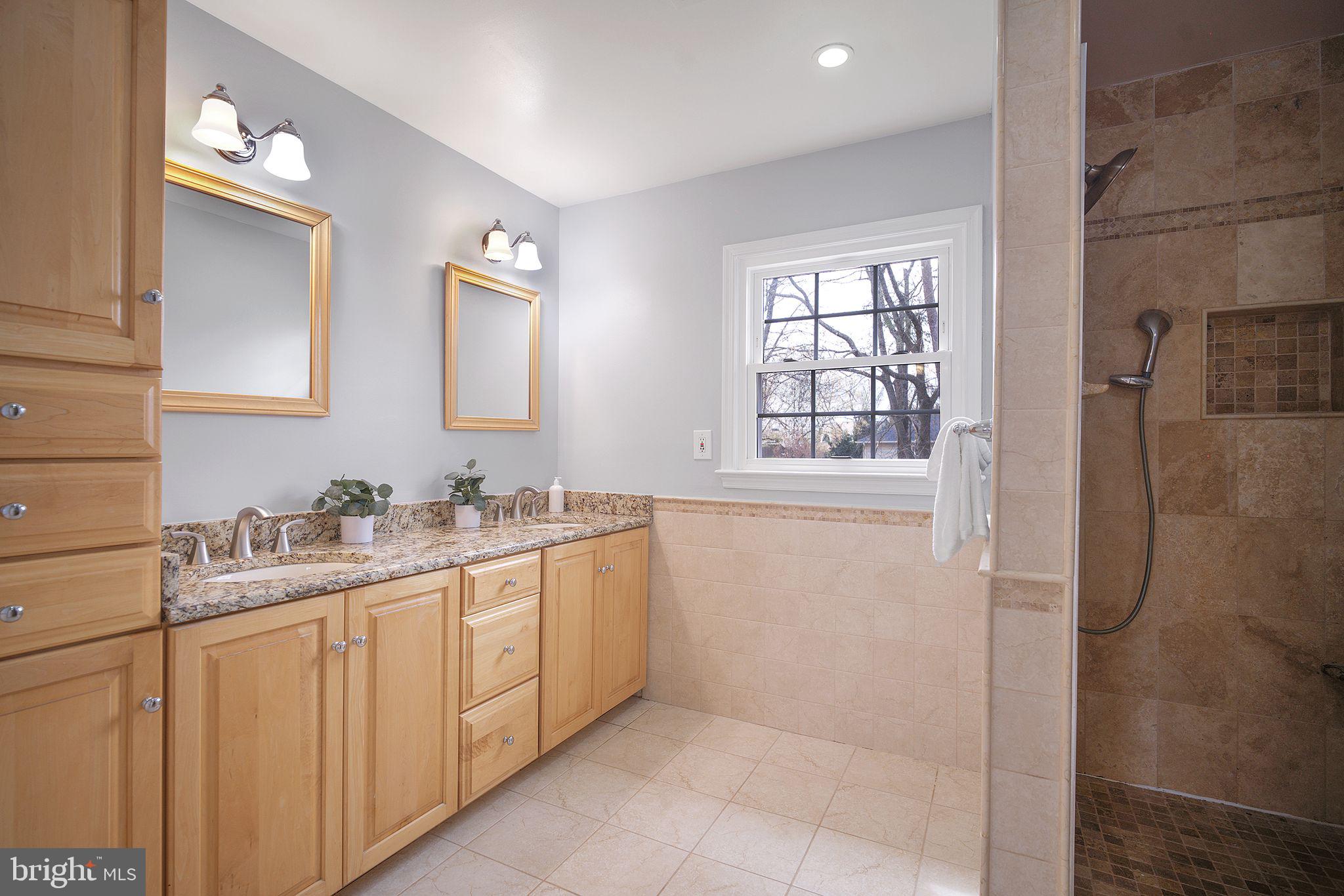 HUNTING HILLS WOODS - Residential