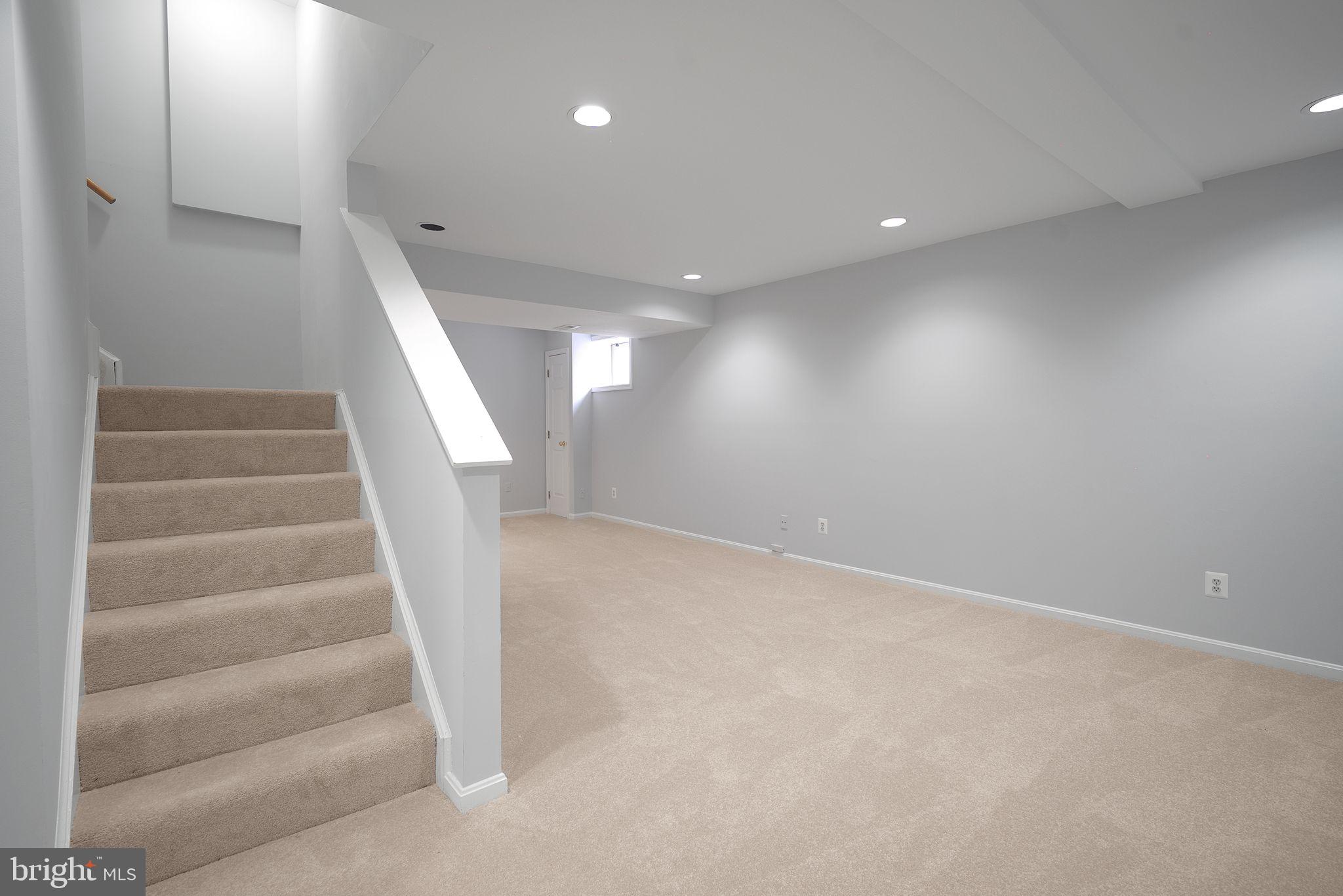 HUNTING HILLS WOODS - Residential