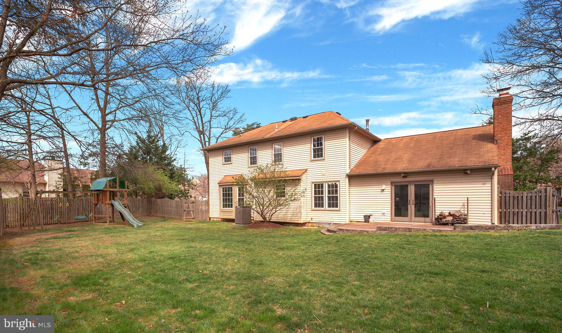 HUNTING HILLS WOODS - Residential