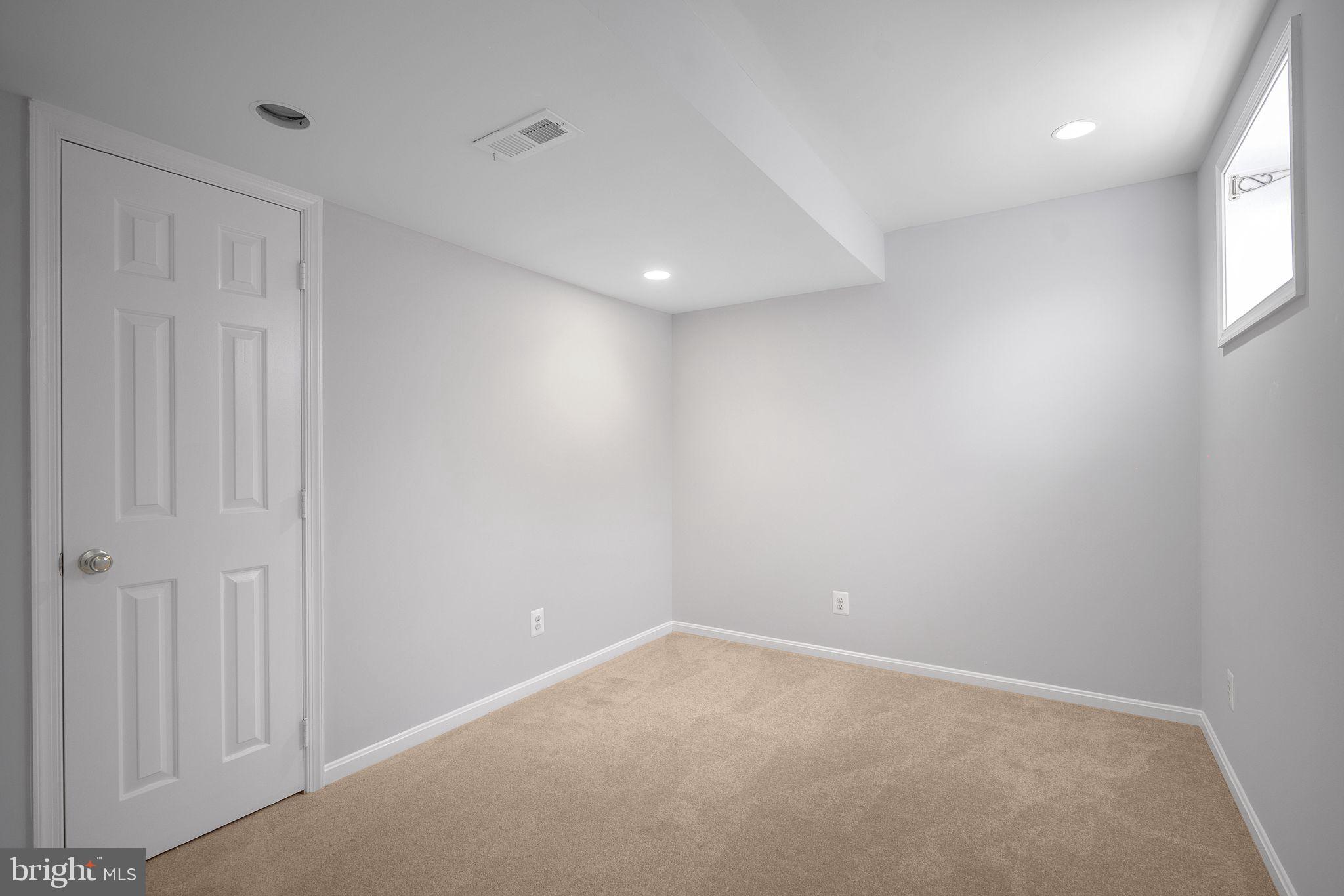 HUNTING HILLS WOODS - Residential