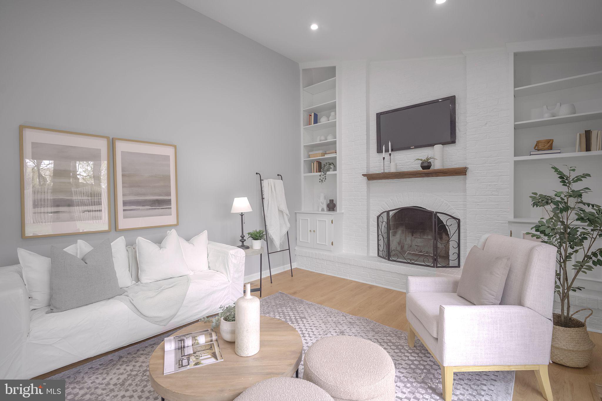 HUNTING HILLS WOODS - Residential