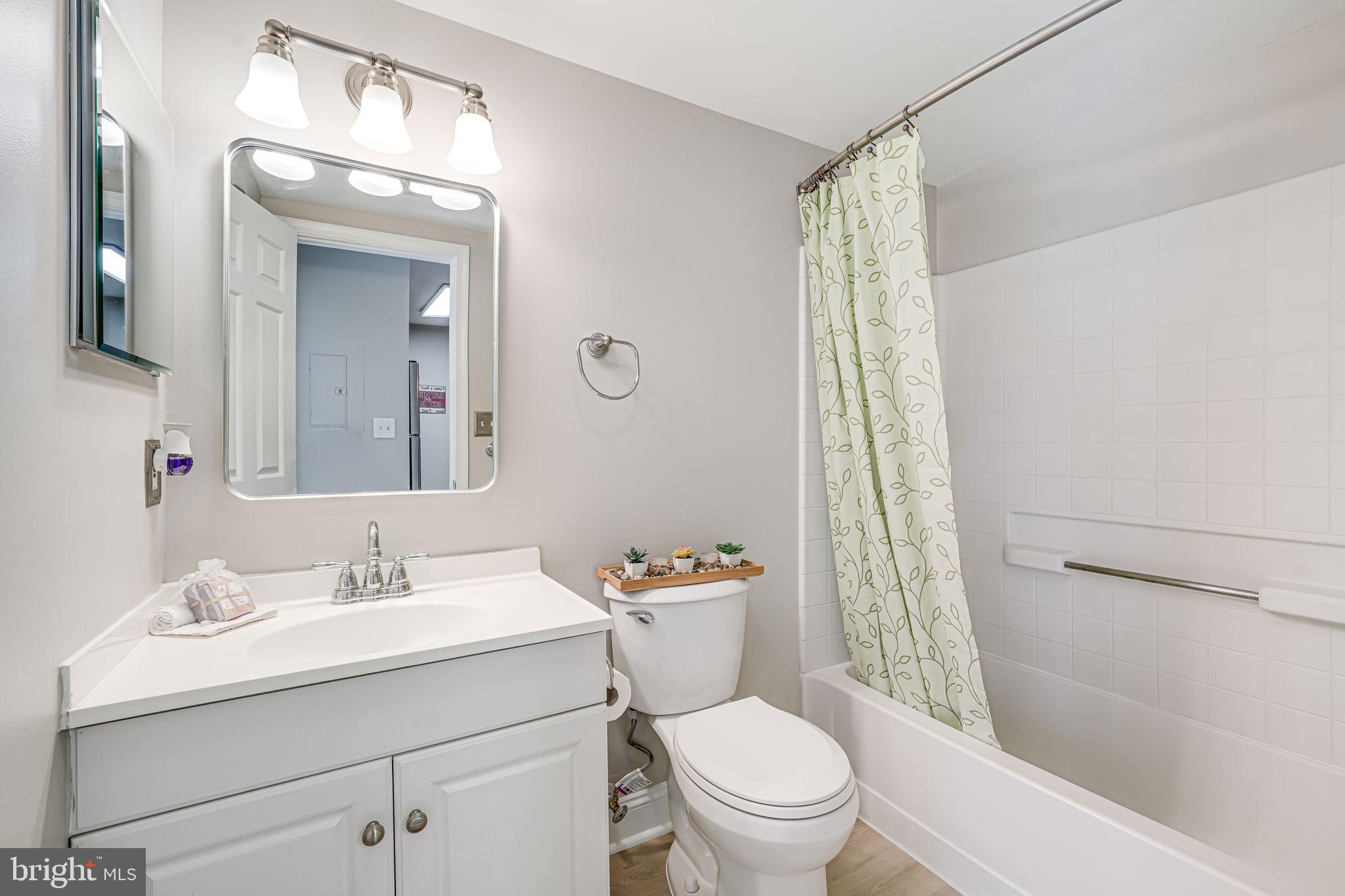 PONDS AT CENTREVILLE - Residential