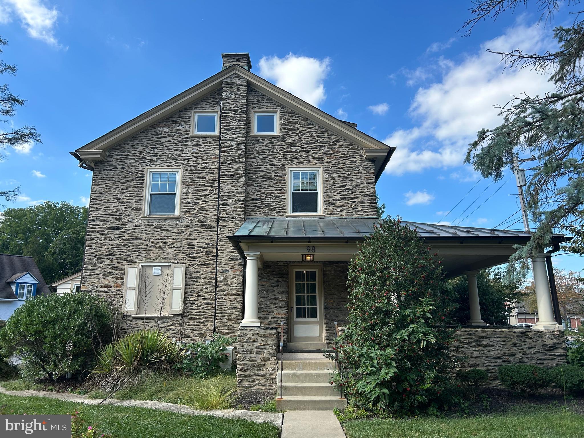 +/- 1,300—2,600 Sq.Ft. Well-Maintained Standalone
Office Building
• Suitable for Professional Services
• 4-5 Offices, Large Conference, Full Kitchen, Mult. Powder
Rooms, and Full Basement for added storage
• Ample On-Site Private Parking for +/- 8 Vehicles
• Abundant Natural Light
• Updated Finishes / Fixtures with Hardwood Floors
throughout
• Excellent Signage Opportunity in High Traffic Area
• Well-located with Easy Access to Major Throughfares,
Bus. Rt. 30, Rt. 202, & Rt. 252