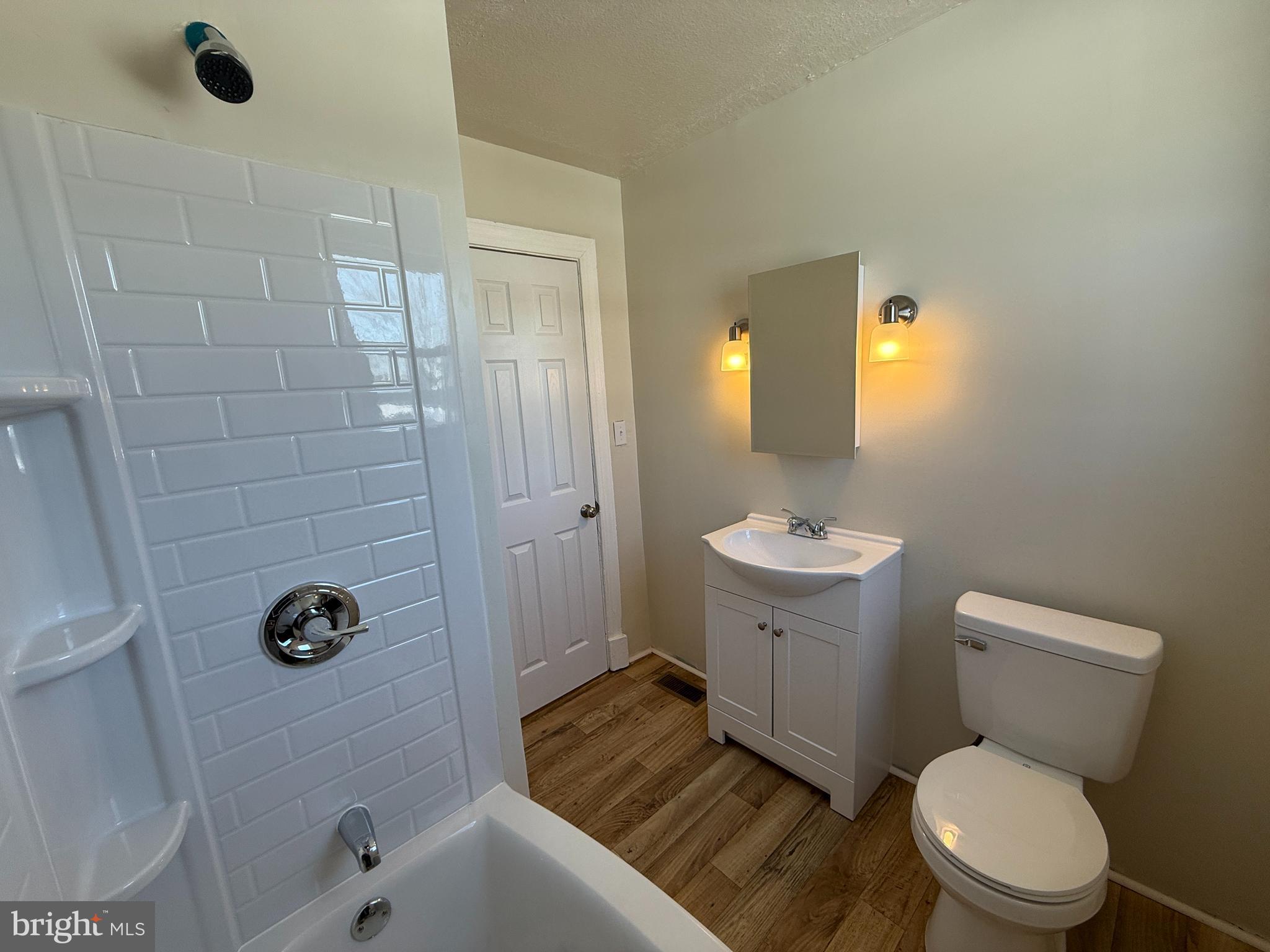 PLANK ROAD - Residential Lease