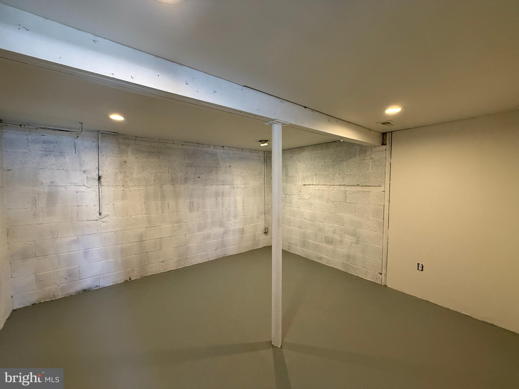 PLANK ROAD - Residential Lease