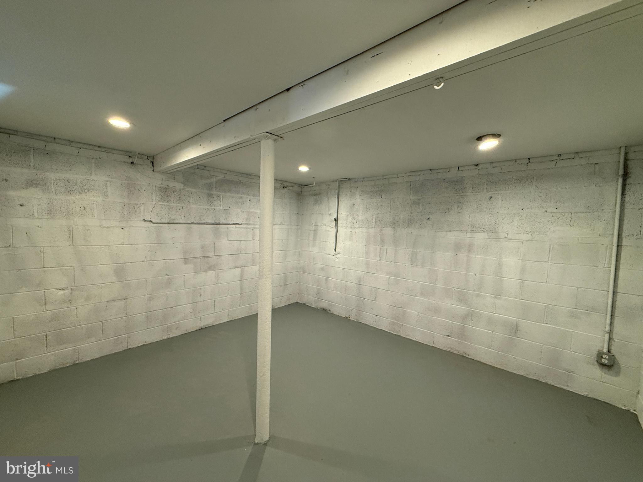 PLANK ROAD - Residential Lease