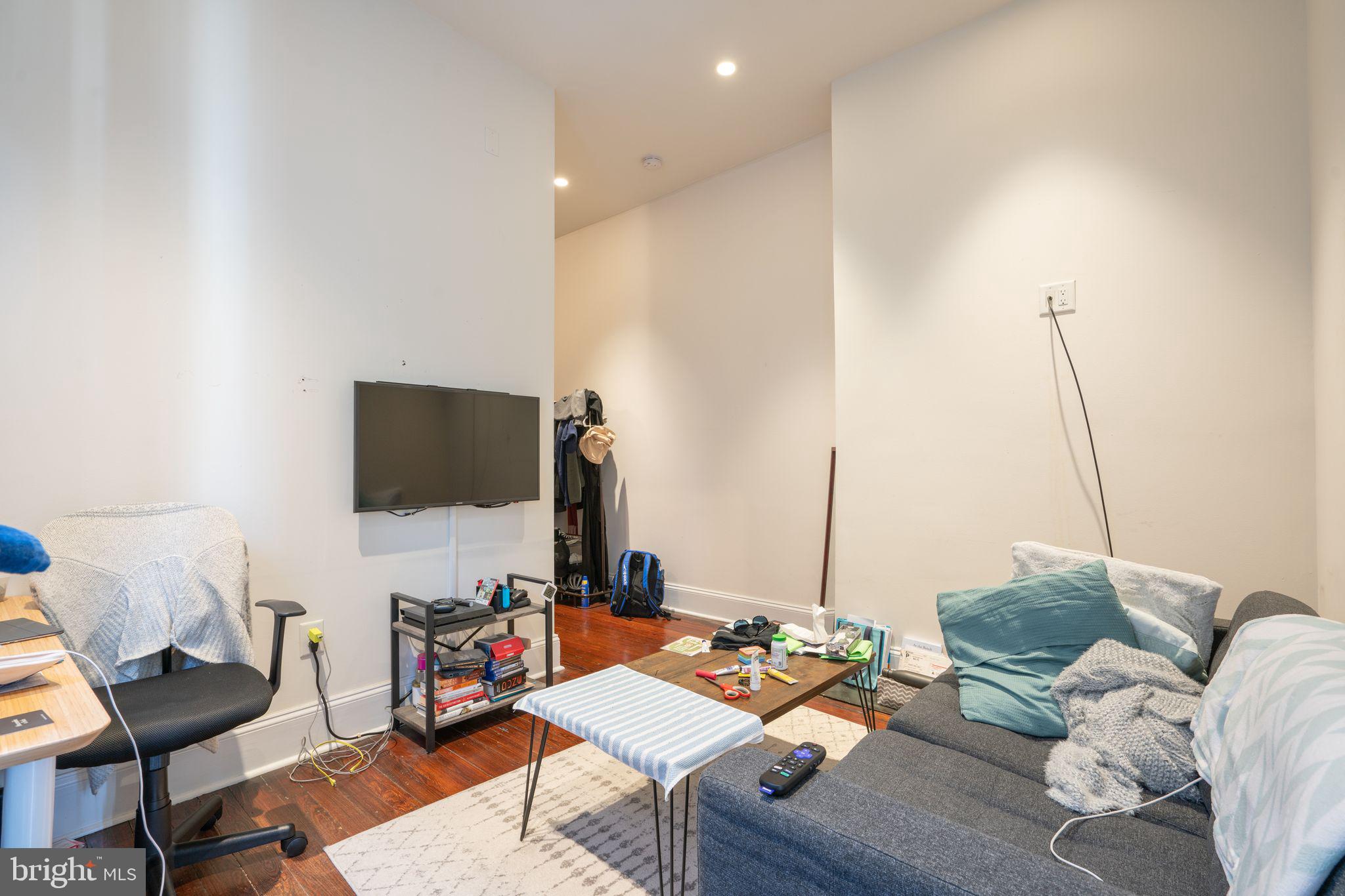 2033 SPRUCE STREET 5
