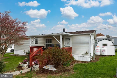 6 Hilltop Avenue, Akron, PA MLS: PALA2064704