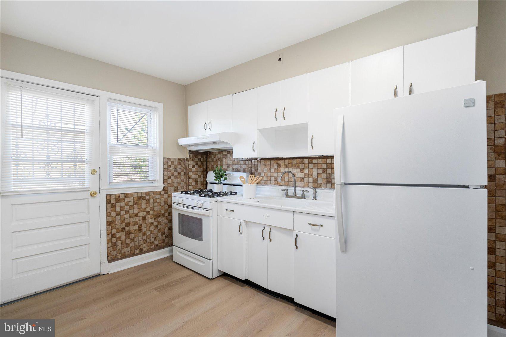 EDNOR GARDENS - LAKESIDE - Residential