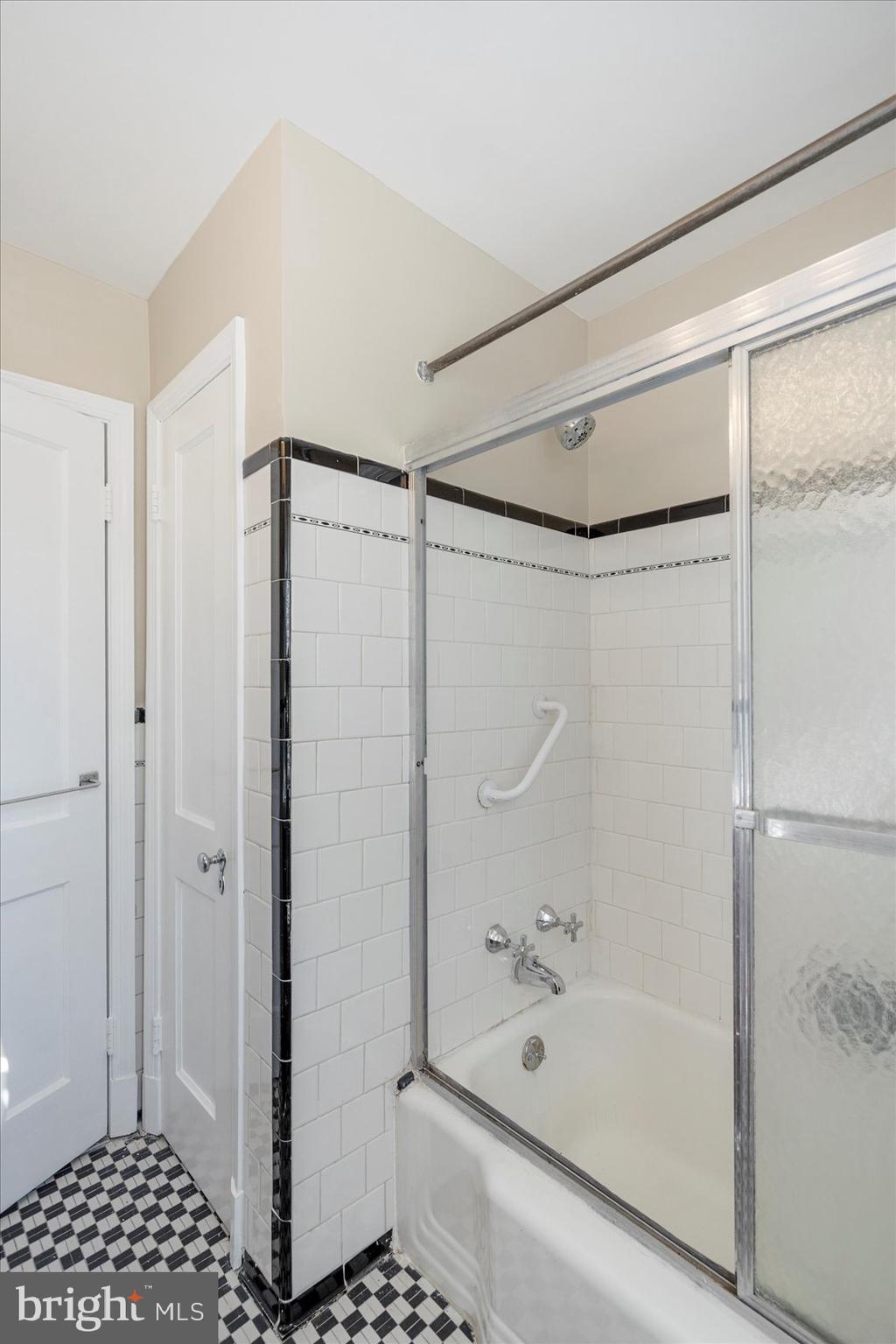 EDNOR GARDENS - LAKESIDE - Residential