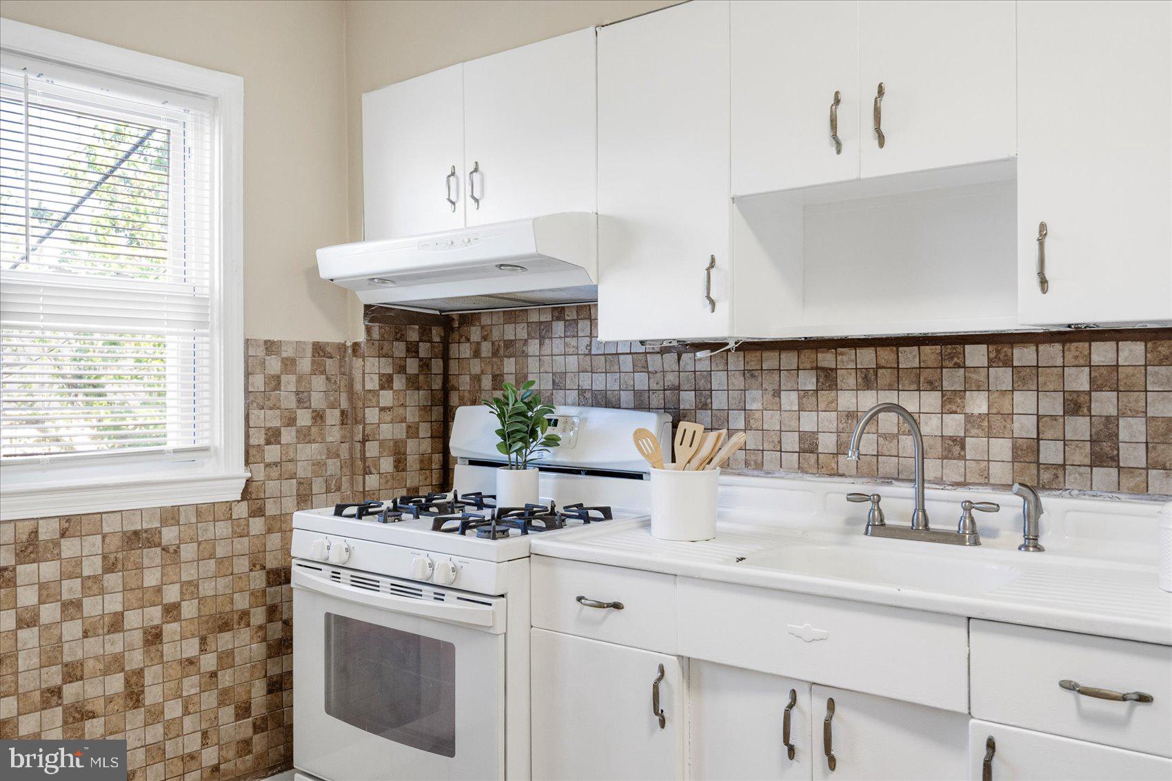 EDNOR GARDENS - LAKESIDE - Residential