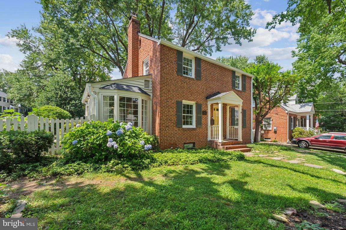 MADISON MANOR - Residential