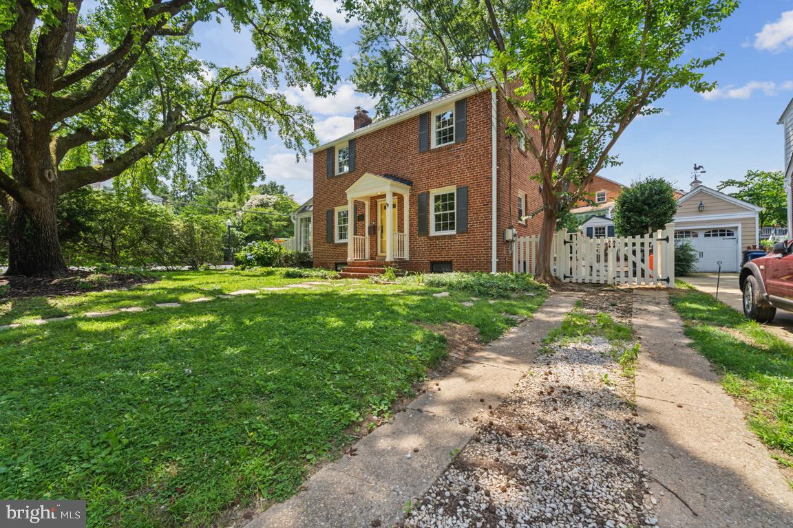 MADISON MANOR - Residential