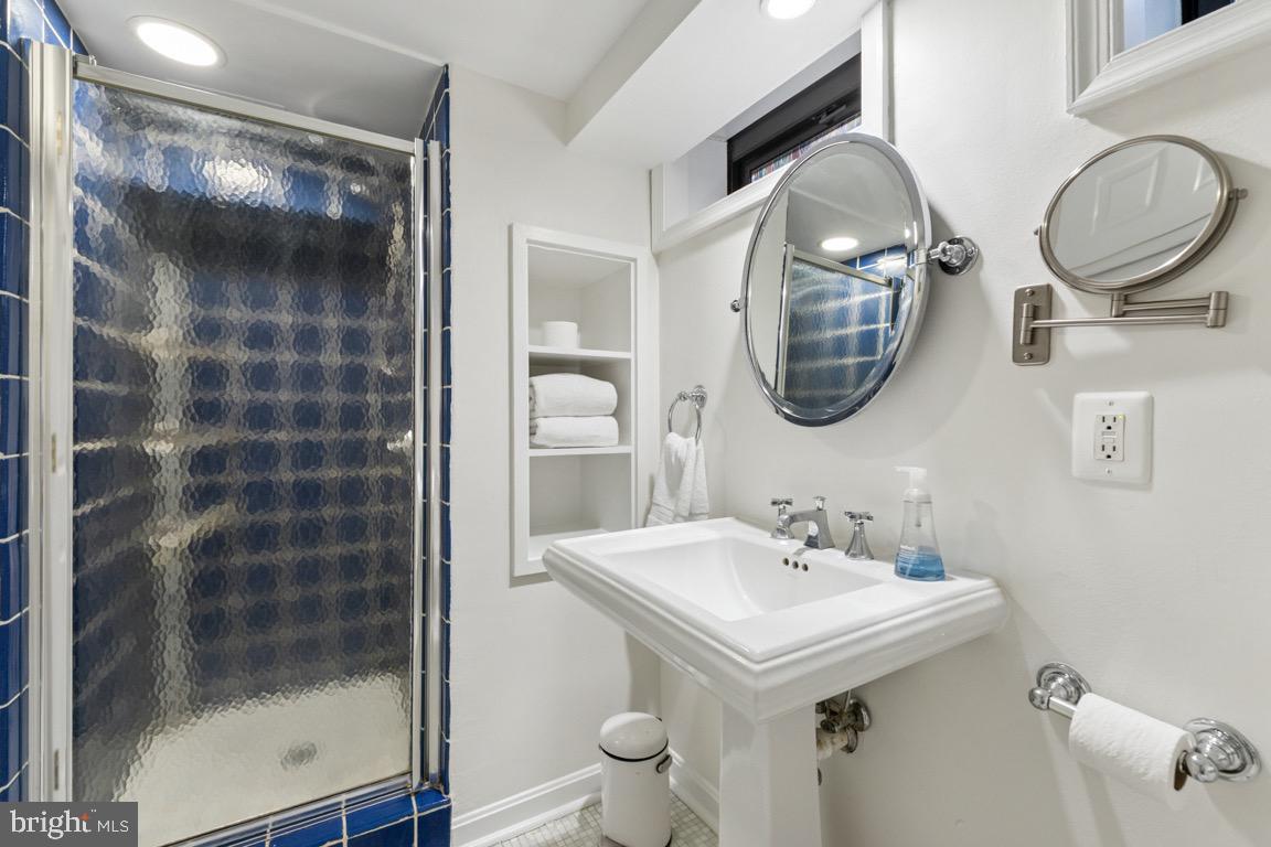 MADISON MANOR - Residential