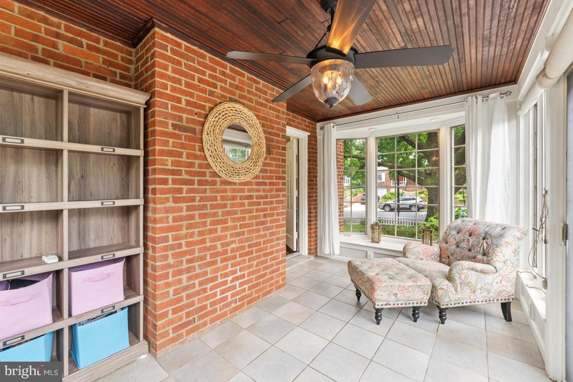 MADISON MANOR - Residential