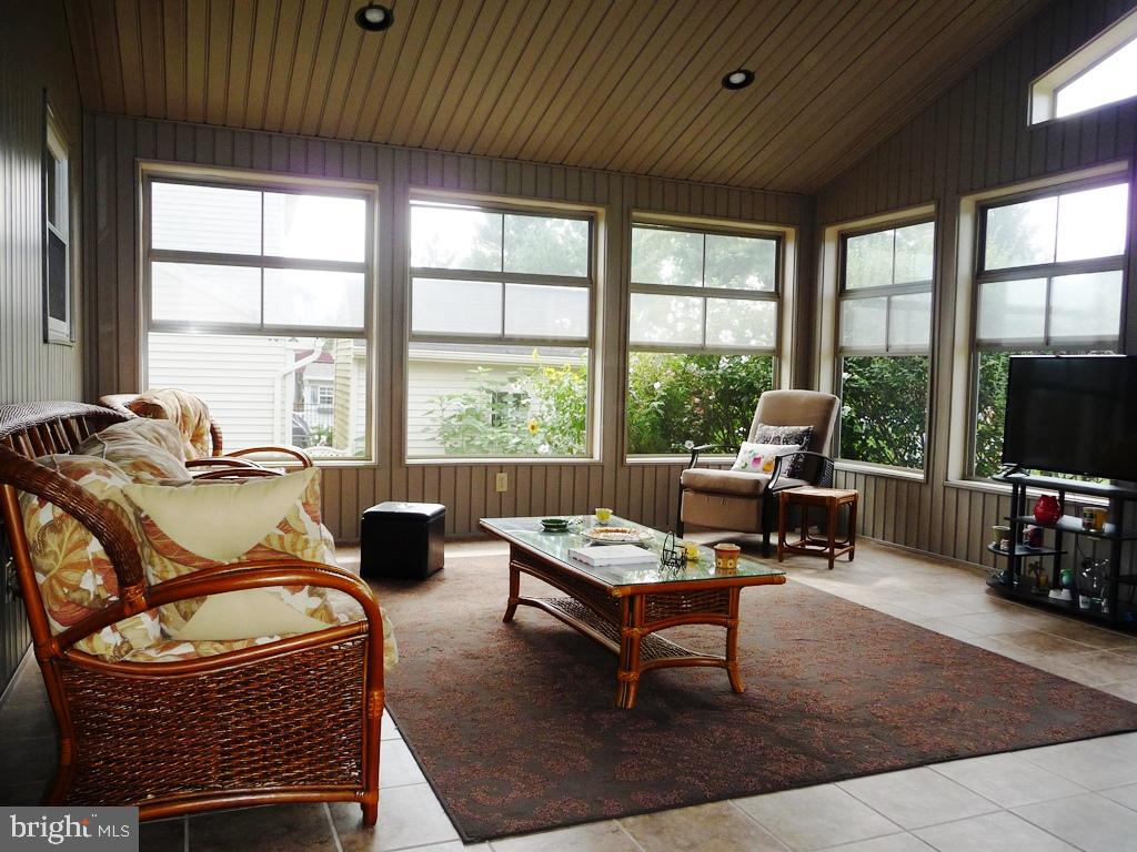 VILLAGE SQUARE - Residential