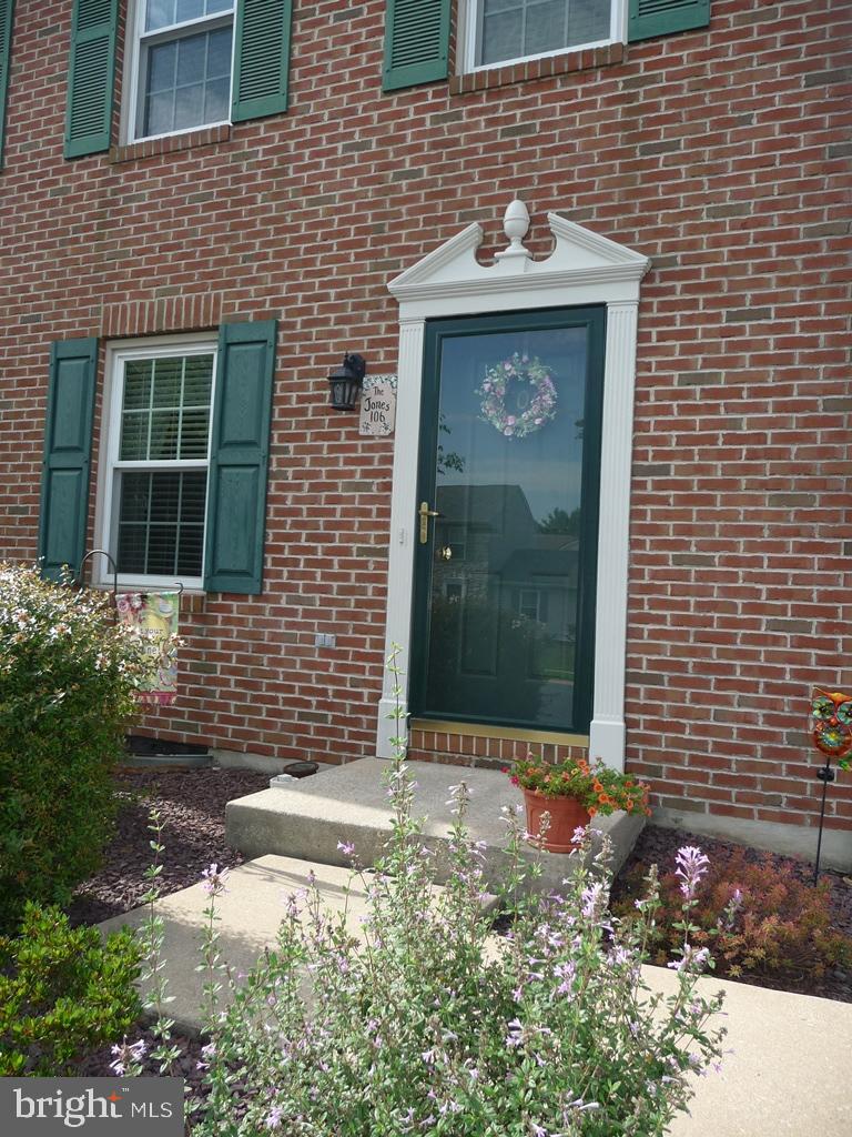 VILLAGE SQUARE - Residential