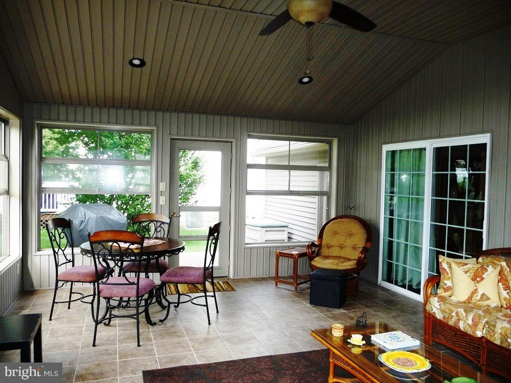 VILLAGE SQUARE - Residential