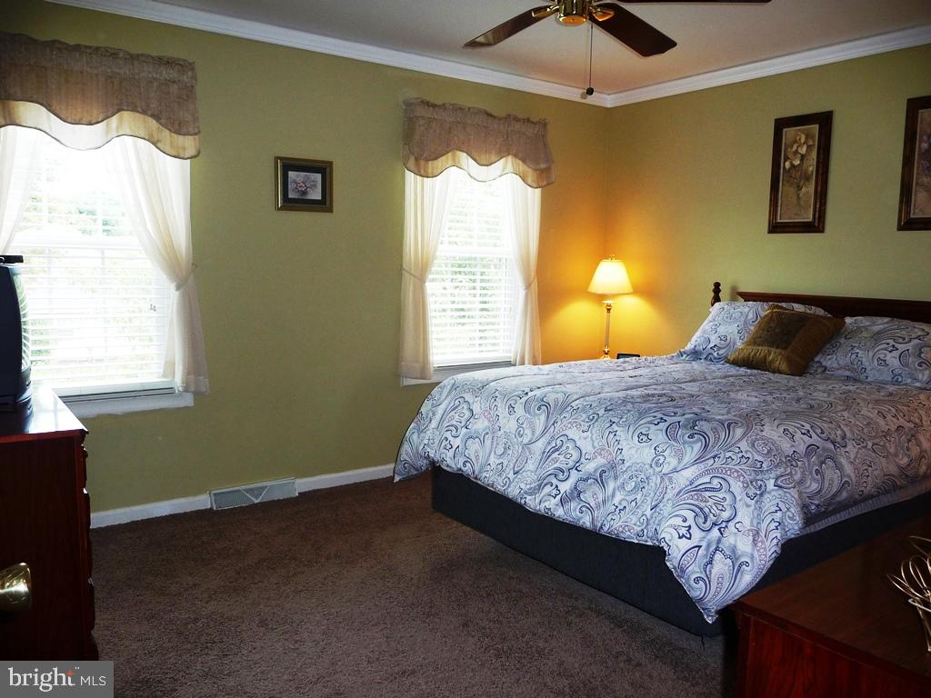 VILLAGE SQUARE - Residential