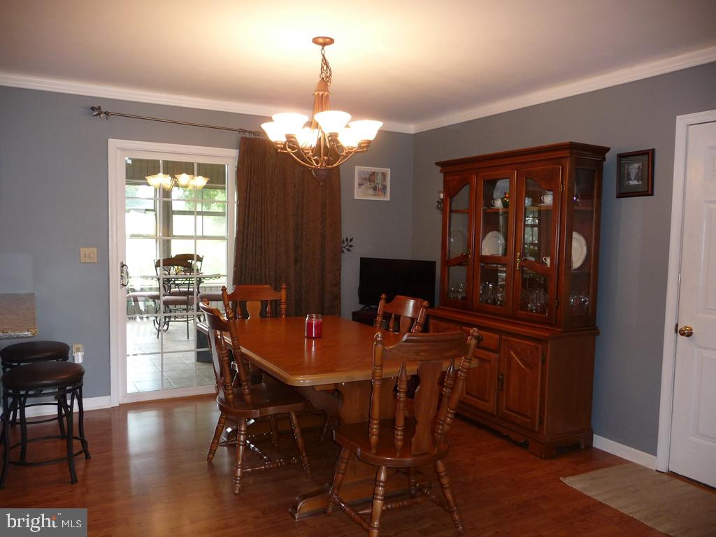 VILLAGE SQUARE - Residential