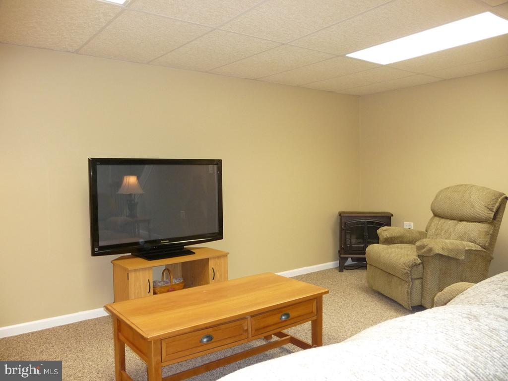 VILLAGE SQUARE - Residential